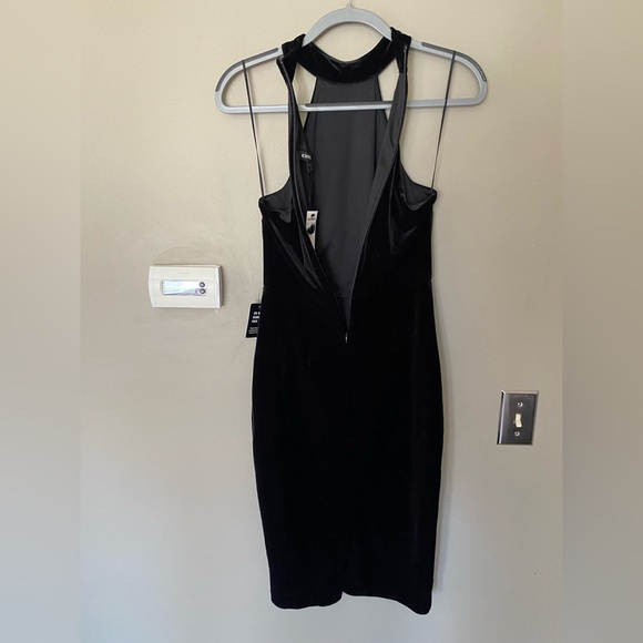NWT EXPRESS Black Velvet Mock Neck Midi Dress Size XS - Picture 4 of 8